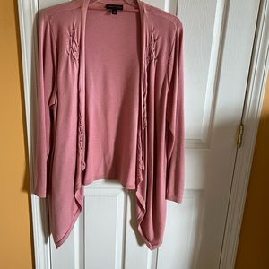 Cover overall in gorgeous pink color with golden beading detail